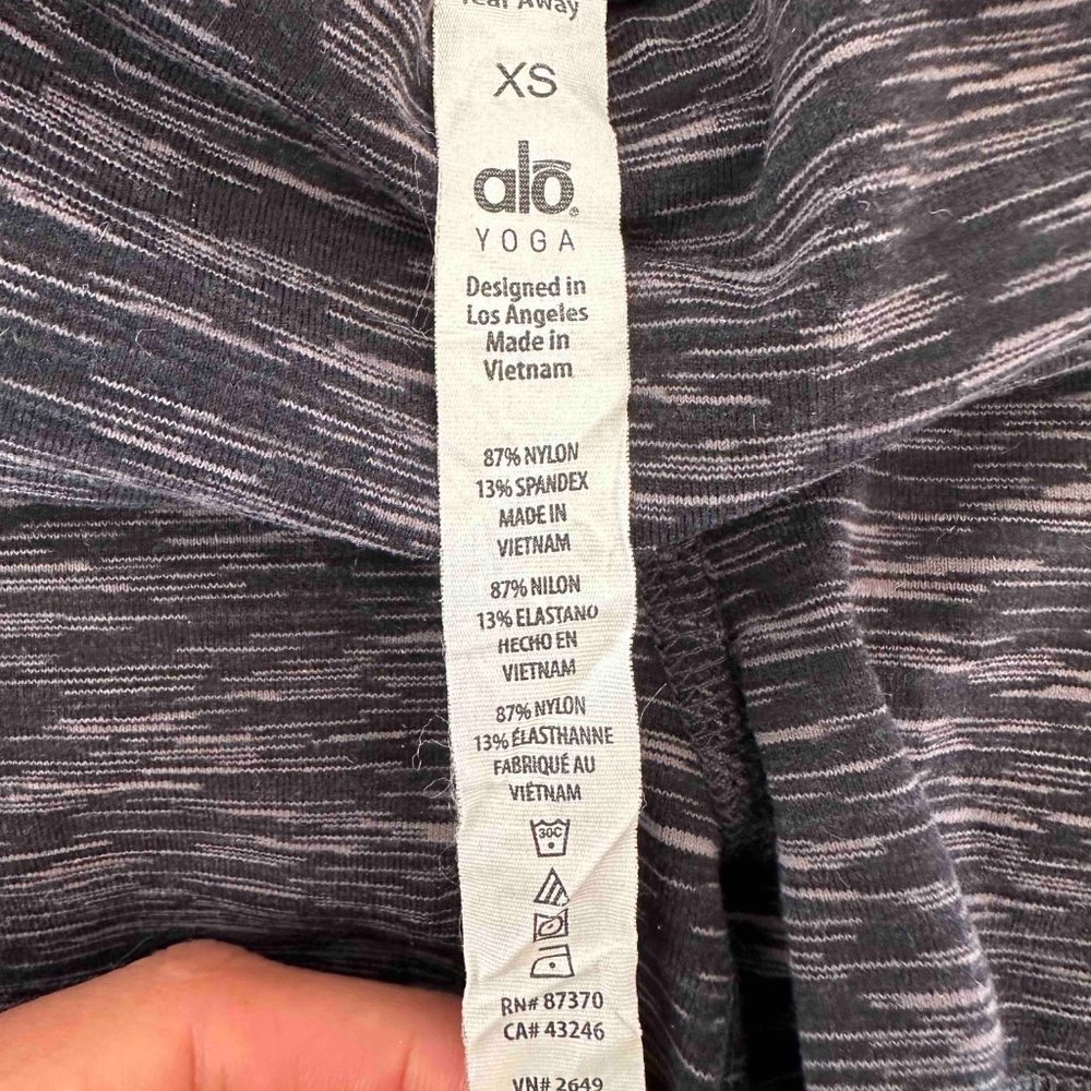 Alo striped yoga shorts - Picture 3 of 3